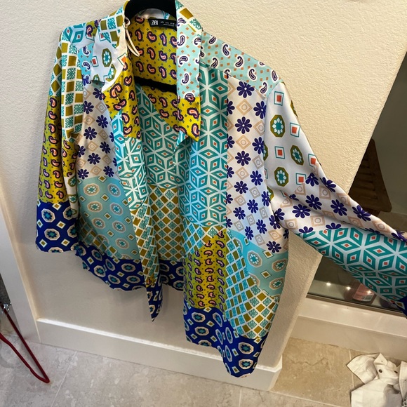 Zara shirt. Worn once! Great condition, super cute. - Picture 3 of 4